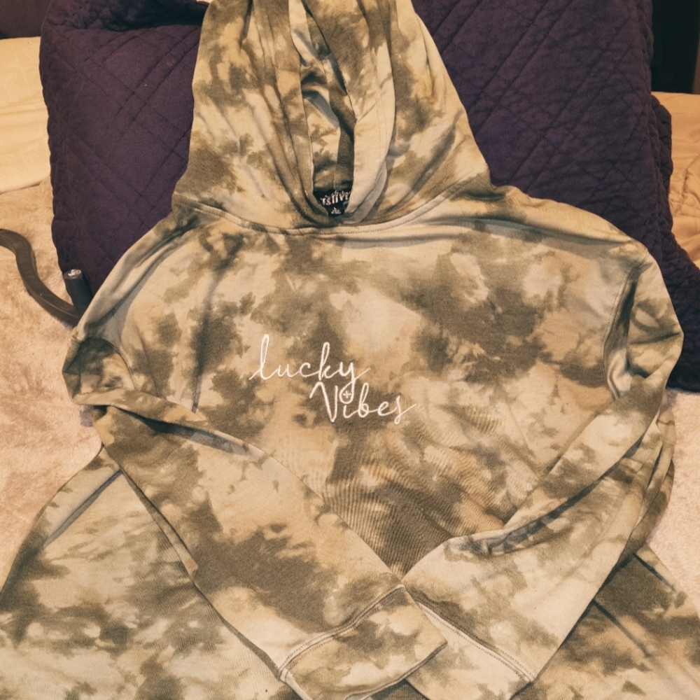 St Patty's Day tie-dyed "lucky vibes" Embroidered Hoodies Long Sleeve Pullover L